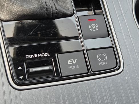 Used 2025 Toyota Sienna XLE FWD image 22