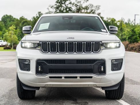 Used 2022 Jeep Grand Cherokee Overland w/ Luxury Tech Group IV AWD/4WD image 3