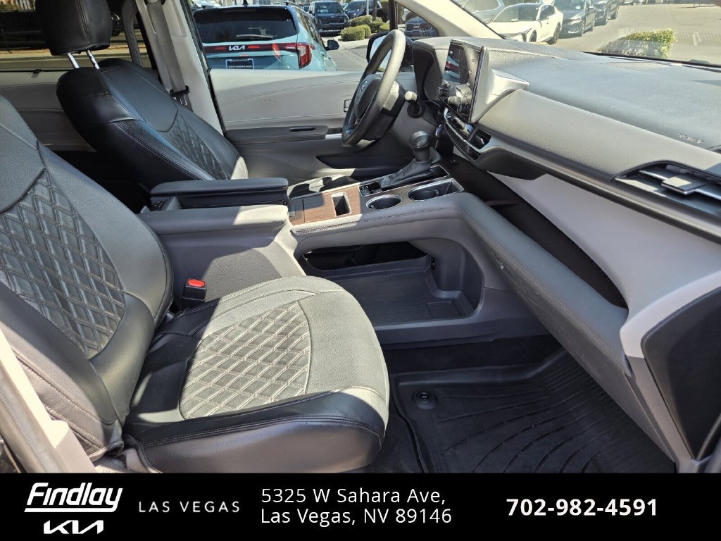 Used 2024 Toyota Sienna LE FWD image 19
