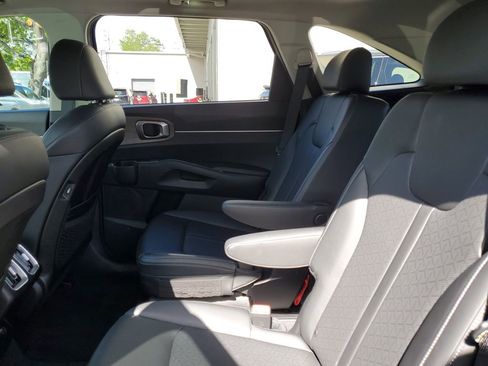 Certified 2023 Kia Sorento EX w/ Panoramic Sunroof Package FWD image 16