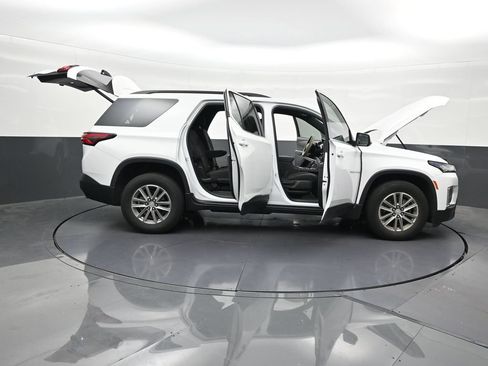 Used 2023 Chevrolet Traverse LT FWD image 32