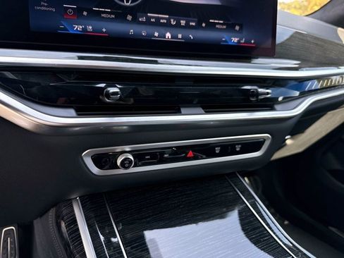 Used 2024 BMW X7 M60i AWD/4WD image 29