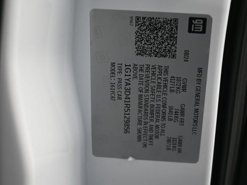 Used 2024 Chevrolet Corvette Stingray Convertible w/ Z51 Performance Package image 23