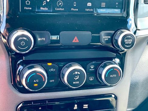 Used 2022 RAM 1500 Big Horn AWD/4WD image 36
