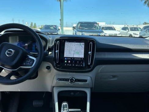 Used 2023 Volvo XC40 B5 Ultimate w/ Protection Package Premier AWD/4WD image 3