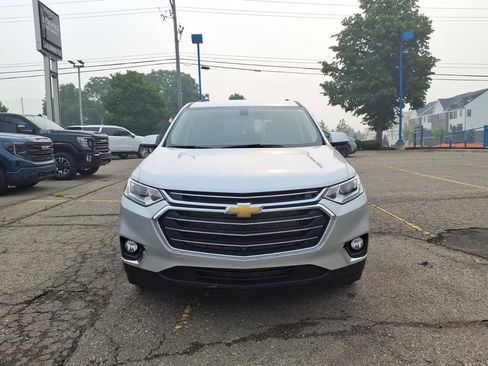Used 2020 Chevrolet Traverse LT w/ LT Premium Package AWD/4WD image 2