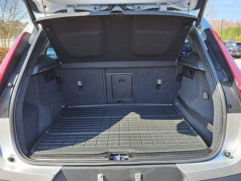 Used 2019 Volvo XC40 T5 Momentum image 25