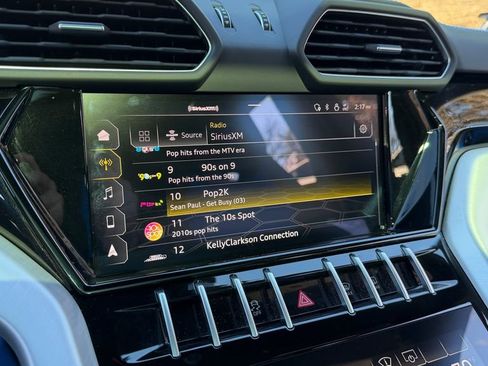 Used 2022 Lamborghini Urus image 18