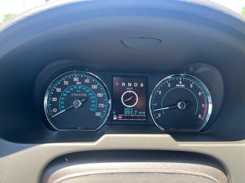 Used 2012 Jaguar XF RWD image 7