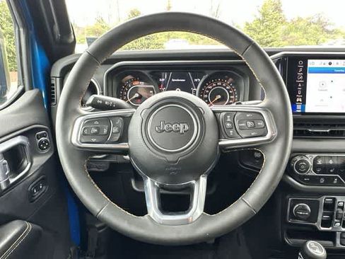 Used 2024 Jeep Wrangler Sahara w/ Technology Group image 7