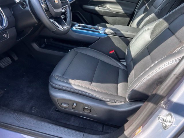 Used 2024 Chevrolet Equinox EV LT w/ LPO, Blackout Package FWD image 9