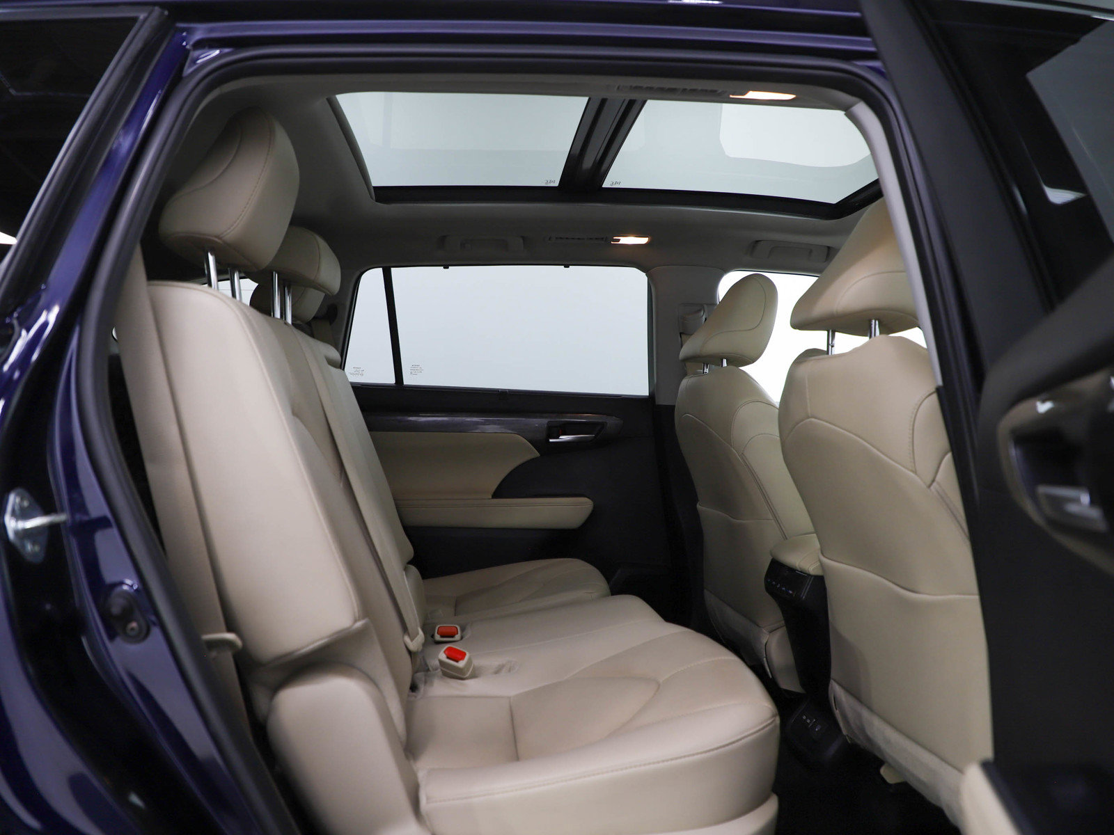 Used 2025 Toyota Highlander Limited AWD/4WD image 12