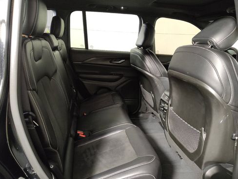 Used 2023 Jeep Grand Cherokee Altitude AWD/4WD image 19
