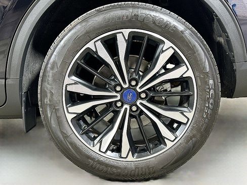 Used 2022 Ford Escape SE w/ SE Sport Appearance Package image 29