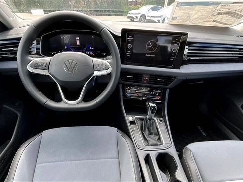 New 2026 Volkswagen Jetta SE FWD image 3