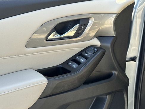 Used 2023 Chevrolet Traverse LS image 20