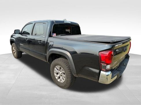 Used 2019 Toyota Tacoma SR5 RWD image 4