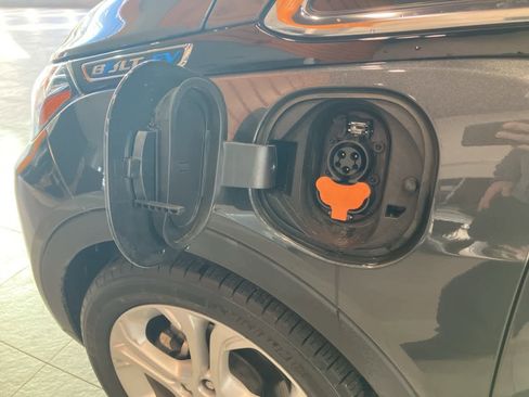 Used 2020 Chevrolet Bolt LT image 28