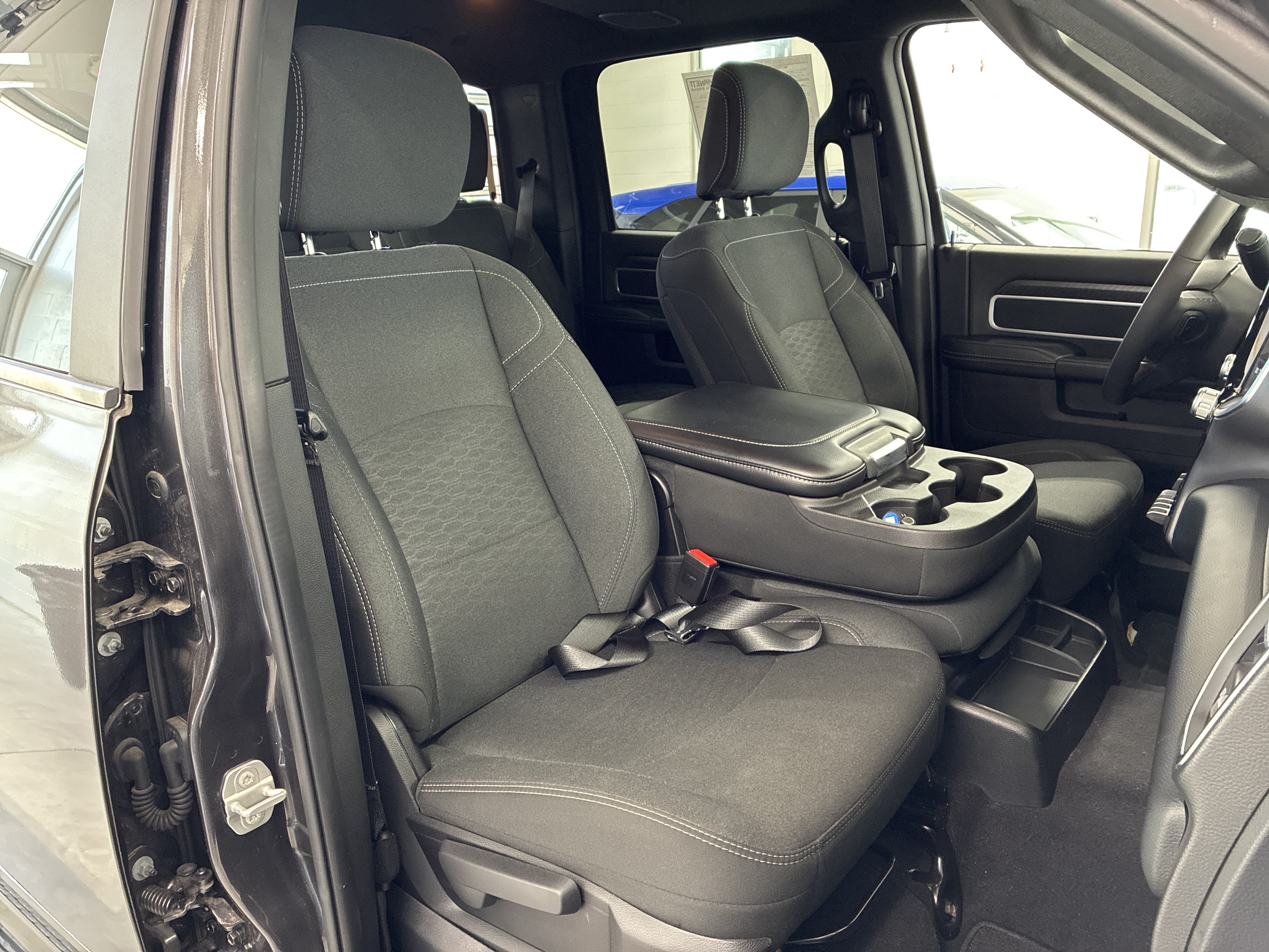 Certified 2025 RAM 2500 Big Horn AWD/4WD image 15