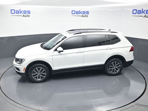 Used 2018 Volkswagen Tiguan SE w/ Panoramic Sunroof Package AWD/4WD image 49