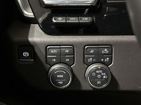 Used 2024 Chevrolet Silverado 1500 High Country w/ Technology Package AWD/4WD image 19