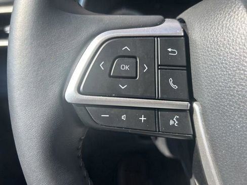 Used 2025 Toyota Highlander XLE image 36