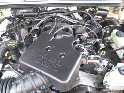 Used 2003 Ford Explorer Sport Trac XLT image 39