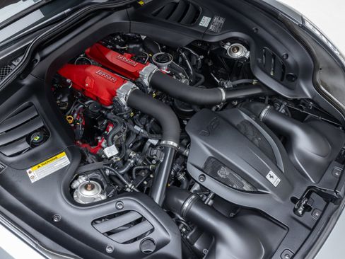 Used 2018 Ferrari GTC4Lusso T image 24