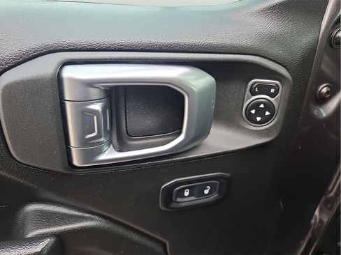 Used 2023 Jeep Gladiator Willys image 13