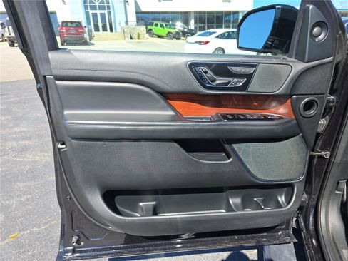 Used 2021 Lincoln Navigator L Reserve image 19