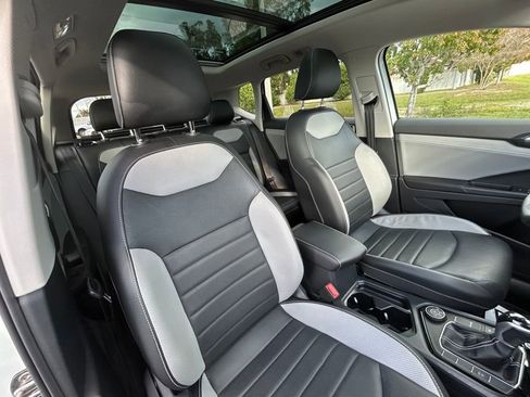 Used 2022 Volkswagen Taos SEL w/ Panoramic Sunroof Package image 40