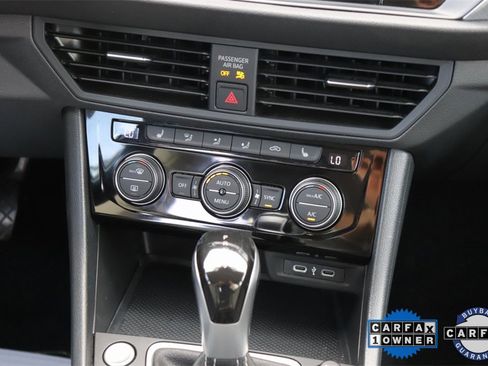 Used 2024 Volkswagen Jetta SE image 18