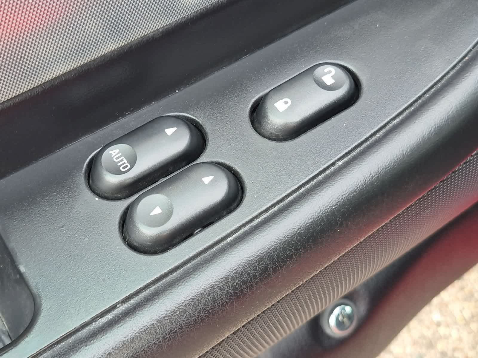 Used 2005 Ford Thunderbird RWD image 18