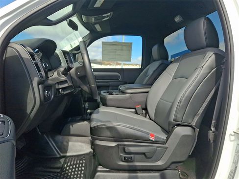 Used 2024 RAM 2500 Tradesman w/ Chrome Appearance Group image 12