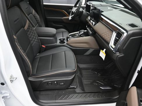 New 2026 GMC Canyon Denali AWD/4WD image 9
