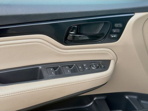 Used 2023 Honda Odyssey Touring image 18