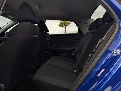 Used 2025 Hyundai Elantra SEL FWD image 13