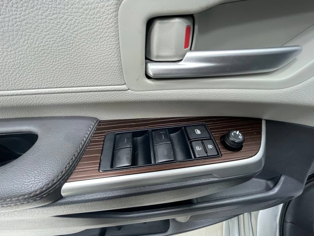 Used 2023 Toyota Sienna XLE FWD image 13