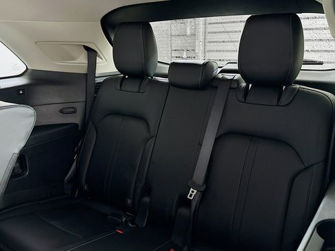 Used 2024 MAZDA CX-90 Plug-In Hybrid w/ Preferred AWD/4WD image 18