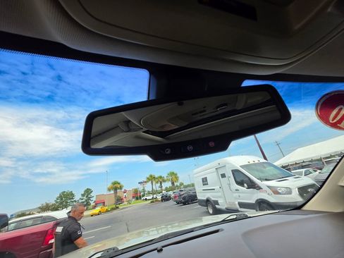 Used 2016 Chevrolet Suburban LT RWD image 28