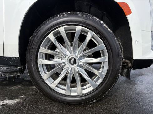 Used 2022 Cadillac Escalade Premium Luxury image 17