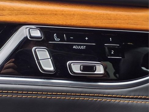 Used 2024 Jeep Grand Wagoneer L Series III image 18