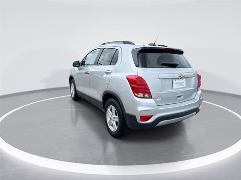 Used 2020 Chevrolet Trax LT w/ LT Convenience Package FWD image 6