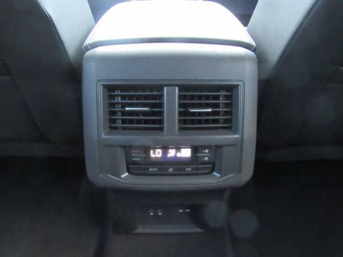 Used 2023 Volkswagen Atlas SE FWD image 28