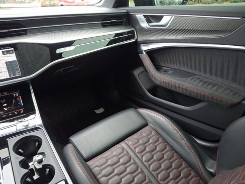 Used 2024 Audi RS 6 performance image 16