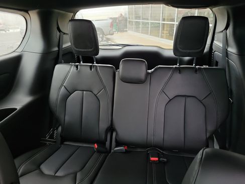 New 2026 Chrysler Pacifica Select image 19