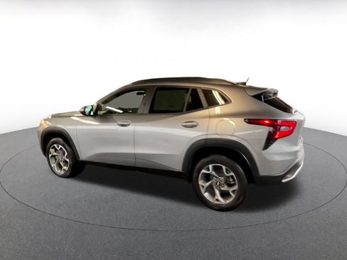 Used 2025 Chevrolet Trax LT image 9