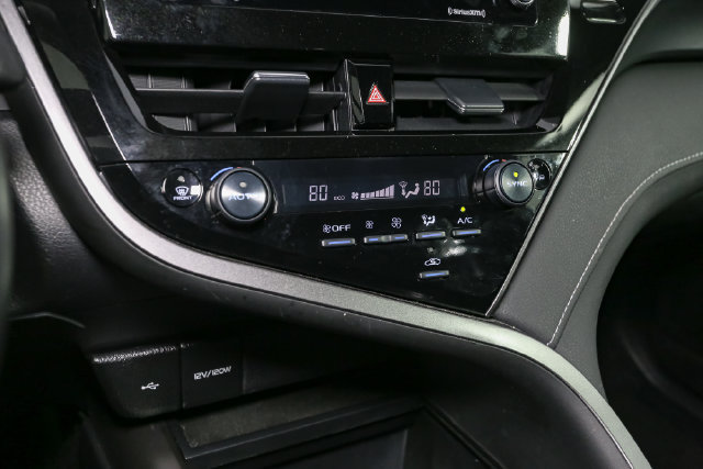 Used 2024 Toyota Camry SE w/ Cold Weather Package FWD image 21