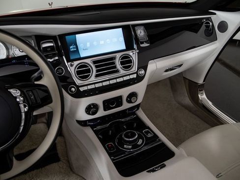 Used 2017 Rolls-Royce Dawn image 19