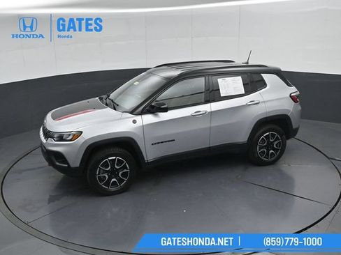 Used 2024 Jeep Compass Trailhawk AWD/4WD image 49